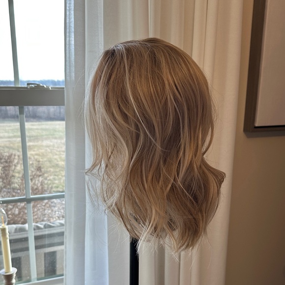 Chelsey Smith Crowns Blonde Wig - Picture 2 of 6